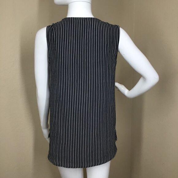 Halogen V-Neck Shell C4 - Picture 2 of 5